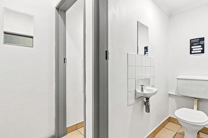 To Let Commercial Property for Rent in Pinelands Western Cape